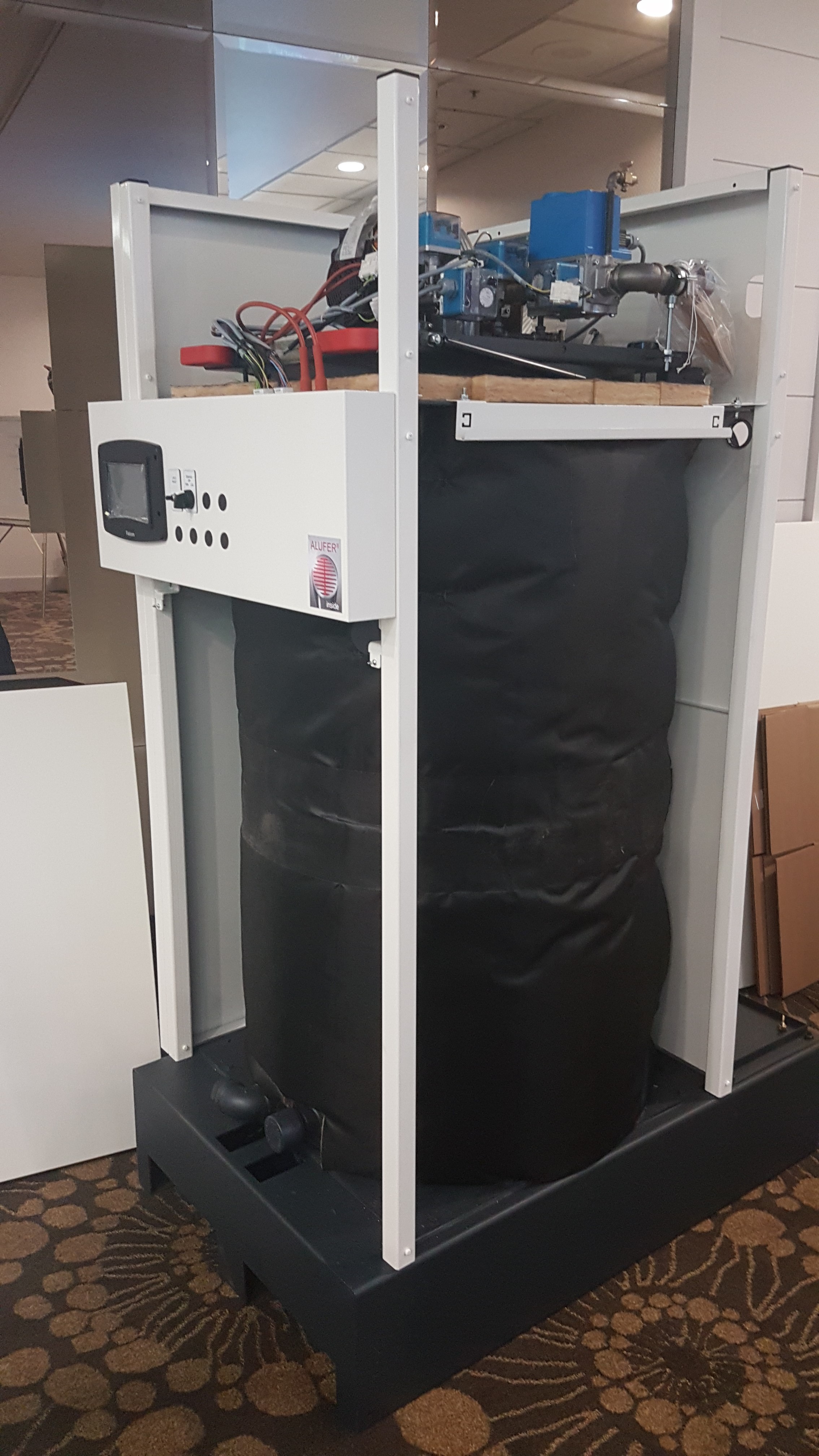 液压进入燃烧器。